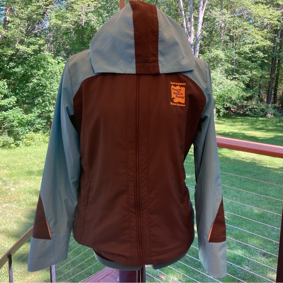 NewBalance Reach The Beach women’s windbreaker size medium - Picture 1 of 7